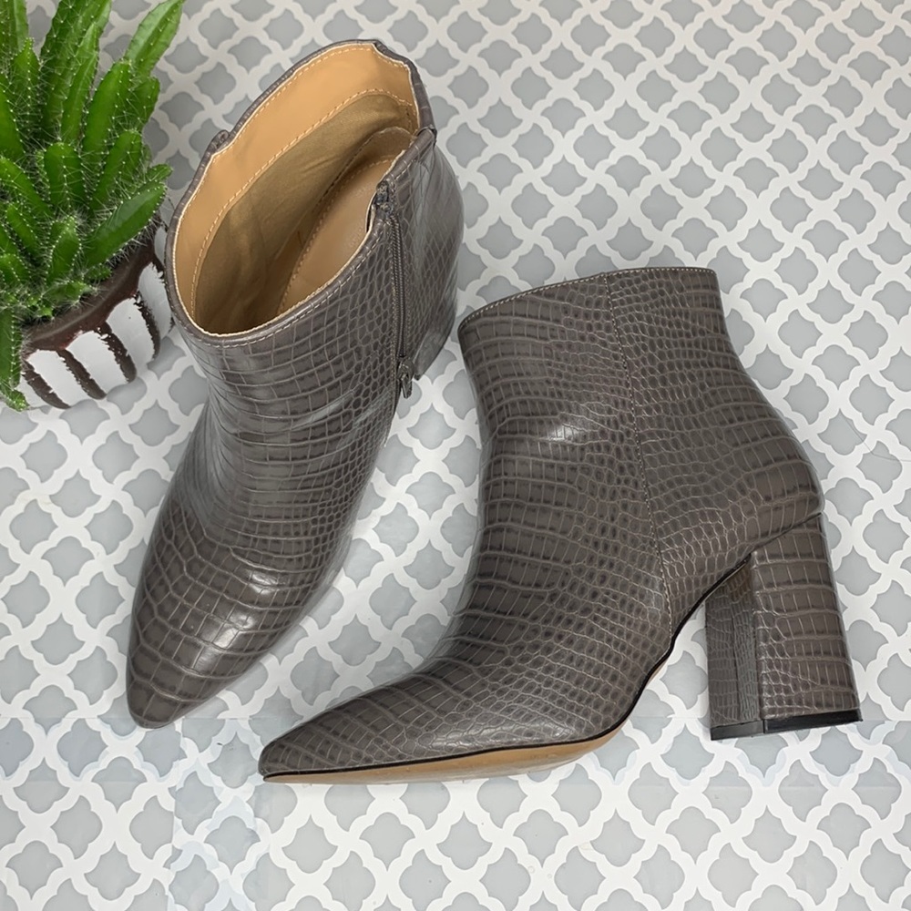 Express‎ Gray Faux Leather Croc Design Booties Size 8